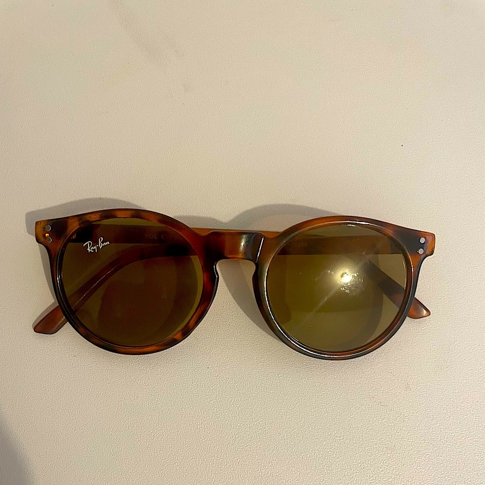 Brown Ray-ban sunglasses